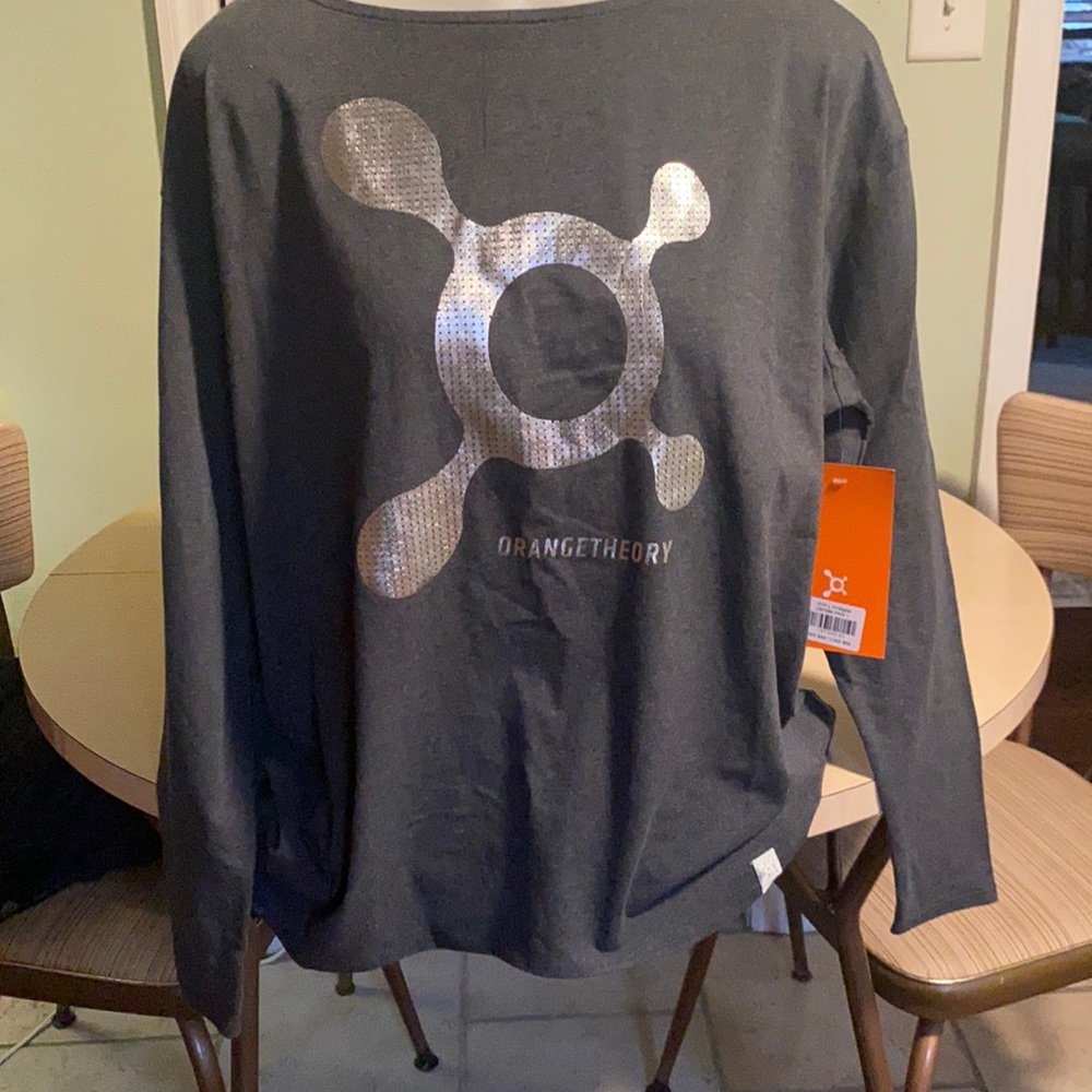 Orangetheory Fitness long sleeve scoop neck T-shirt! 🤍